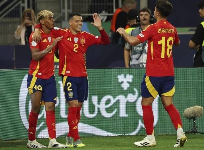 德国在欧预赛中与西班牙对抗——胜负难料的简单介绍