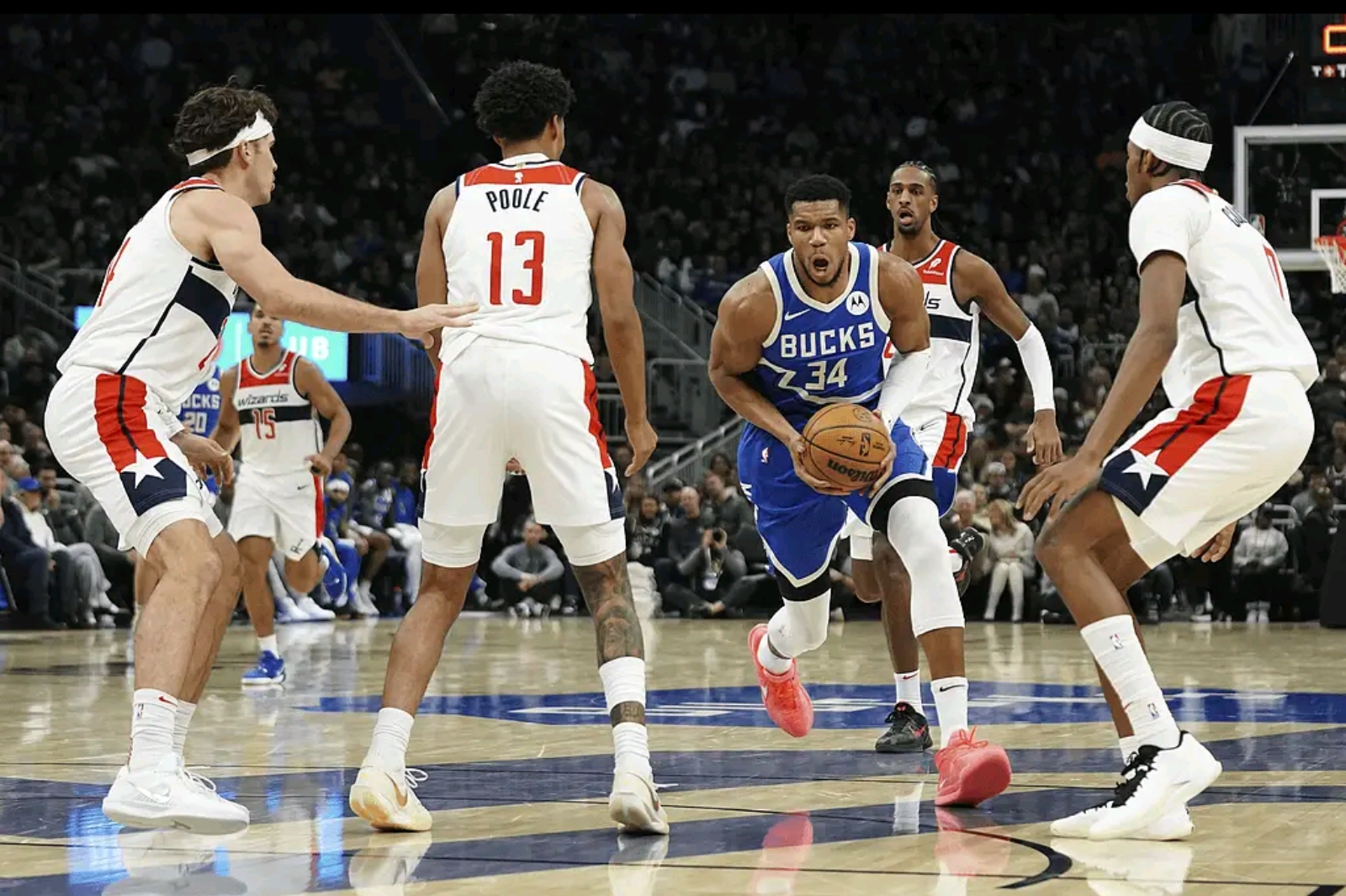 热火鏖战鹈鹕，字母哥扛起全队的简单介绍