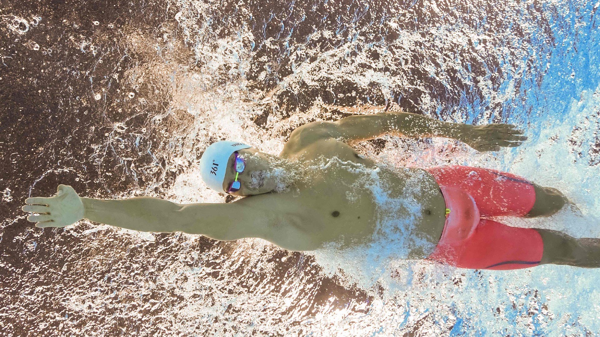 切特成为全场焦点,太阳鏖战广厦队,新星闪耀与团队意志的较量