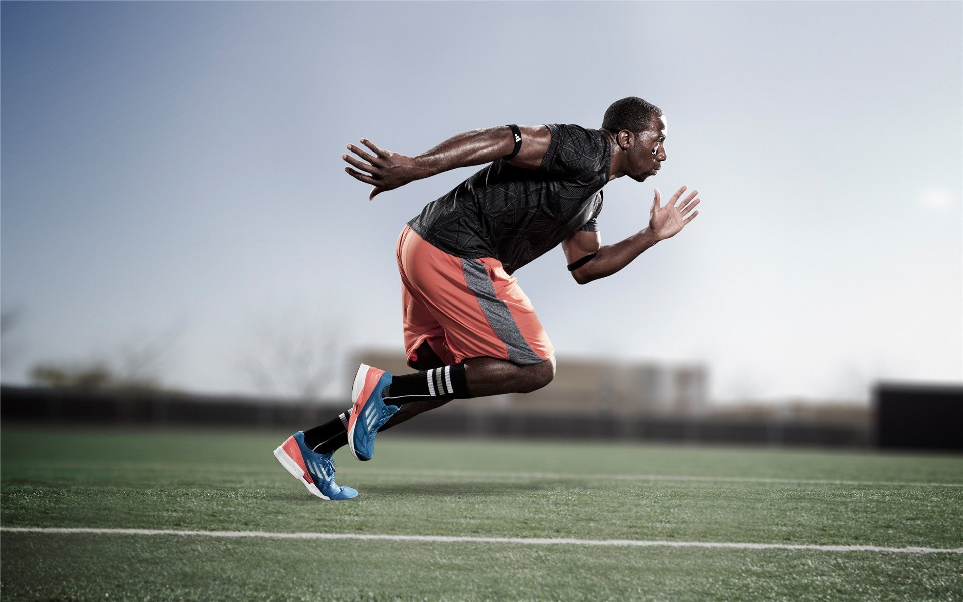 绿茵场与硬木地,当德甲争冠战遇见广厦淘汰马刺的隐喻